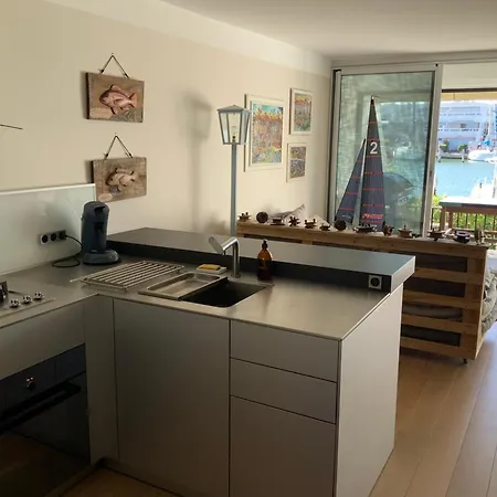 Marina Avec Son Bateau Appartement *