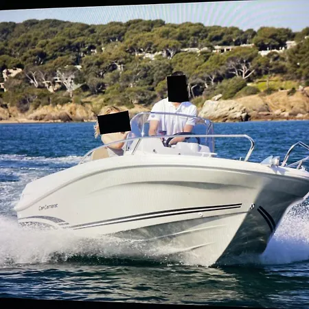 Marina Avec Son Bateau
